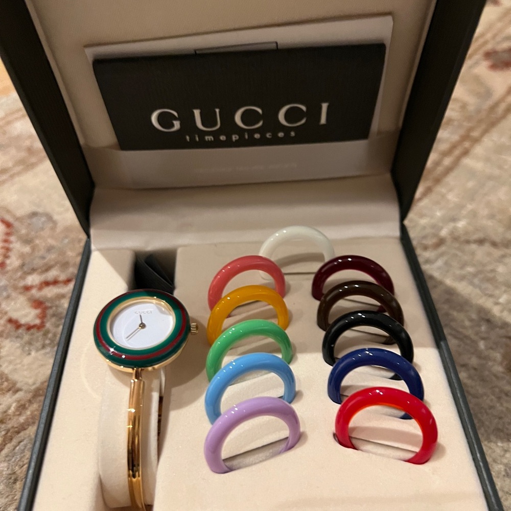 Women’s Gucci watch/ gold with changeable colors. - Picture 4 of 9